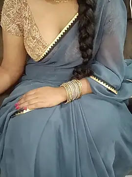 Snapshot of Mounika25 chatting on 10/25/25, 09:06 Mounika25 online show from 10/25/25, 09:06