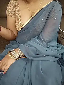 Snapshot of Mounika25 chatting on 11/08/25, 07:41 Mounika25 online show from 11/08/25, 07:41