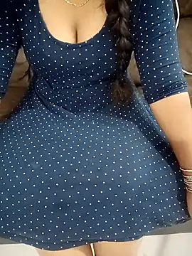 Snapshot of Mounika25 chatting on 11/20/25, 08:58 Mounika25 online show from 11/20/25, 08:58