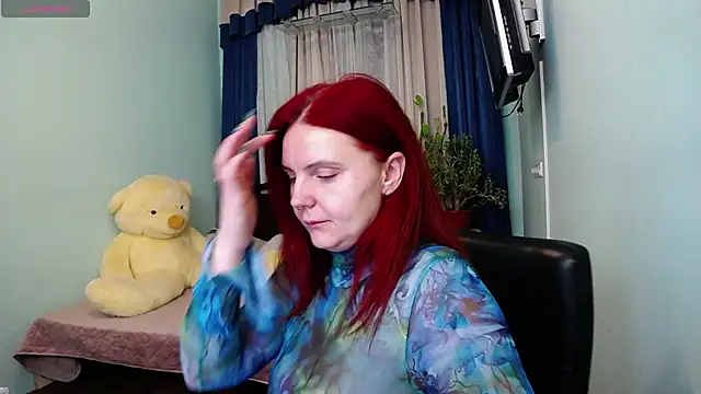 Snapshot of NikaLee chatting on 12/15/24, 06:29 NikaLee online show from 12/15/24, 06:29