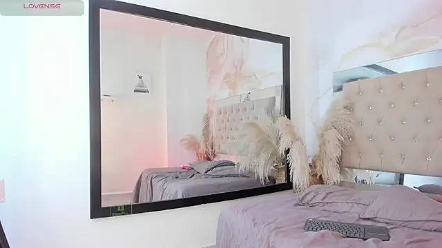 ainaah  online show from 02/15/25, 06:12