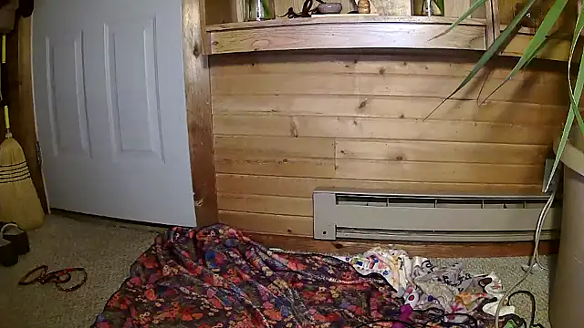 Snapshot of lyra_rose chatting on 01/25/25, 04:34 lyra rose online show from 01/25/25, 04:34