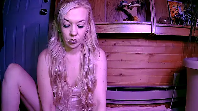 Snapshot of lyra_rose chatting on 03/16/25, 05:36 lyra rose online show from 03/16/25, 05:36