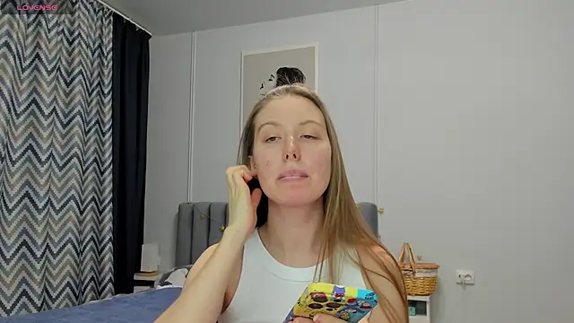 Snapshot of Peggy_Beauty chatting on 02/21/25, 02:28 Peggy Beauty online show from 02/21/25, 02:28