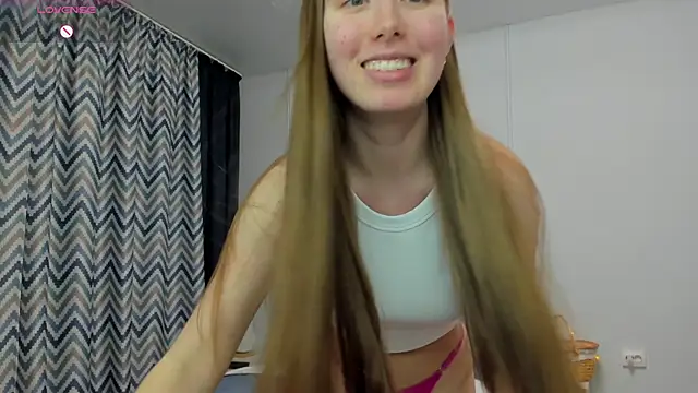 Snapshot of Peggy_Beauty chatting on 03/10/25, 01:12 Peggy Beauty online show from 03/10/25, 01:12