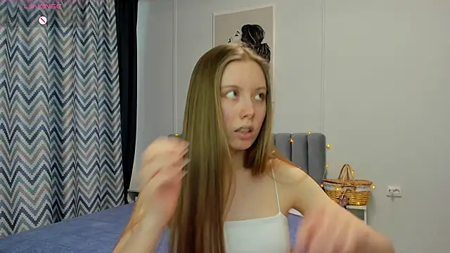 Snapshot of Peggy_Beauty chatting on 03/19/25, 09:17 Peggy Beauty online show from 03/19/25, 09:17