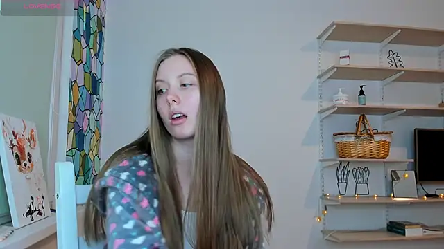 Snapshot of Peggy_Beauty chatting on 09/28/25, 04:01 Peggy Beauty online show from 09/28/25, 04:01