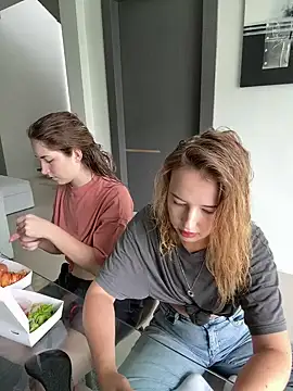 Nura n Sarah online show from 01/28/25, 05:11