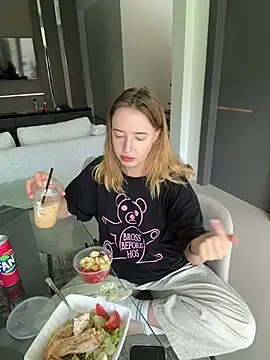 Nura n Sarah online show from 03/07/25, 05:51