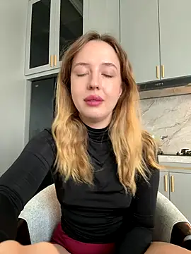 Snapshot of Nura_n_Sarah chatting on 12/17/25, 05:13 Nura n Sarah online show from 12/17/25, 05:13