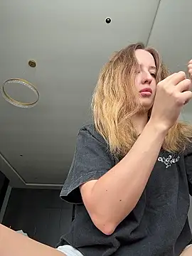 Snapshot of Nura_n_Sarah chatting on 01/07/26, 05:10 Nura n Sarah online show from 01/07/26, 05:10