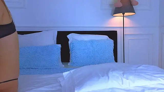 Snapshot of NicoleMarani chatting on 12/20/24, 02:30 NicoleMarani online show from 12/20/24, 02:30