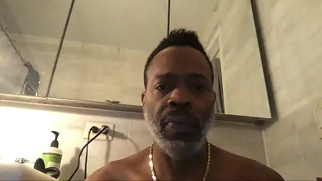 Snapshot of theblacklordmaster chatting on 12/10/24, 01:00 theblacklordmaster online show from 12/10/24, 01:00