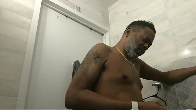 Snapshot of theblacklordmaster chatting on 01/09/25, 01:02 theblacklordmaster online show from 01/09/25, 01:02