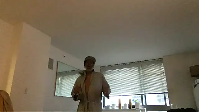 Snapshot of theblacklordmaster chatting on 01/15/25, 07:01 theblacklordmaster online show from 01/15/25, 07:01