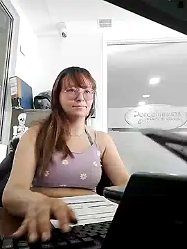 Snapshot of ERIS666 chatting on 01/21/25, 01:22 ERIS666 online show from 01/21/25, 01:22