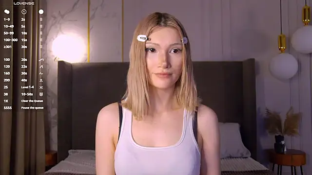 Snapshot of CarolReeves chatting on 07/02/26, 04:57 CarolReeves online show from 07/02/26, 04:57