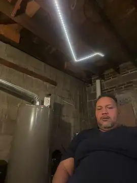 Snapshot of bigzae82 chatting on 12/23/24, 04:22 bigzae82 online show from 12/23/24, 04:22