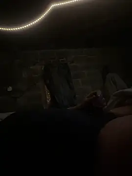 Snapshot of bigzae82 chatting on 12/23/24, 10:10 bigzae82 online show from 12/23/24, 10:10