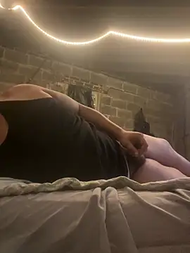 Snapshot of bigzae82 chatting on 02/04/25, 08:02 bigzae82 online show from 02/04/25, 08:02