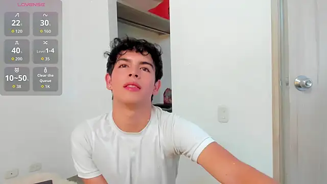 Snapshot of Blum_icee chatting on 12/17/25, 09:10 Blum icee online show from 12/17/25, 09:10