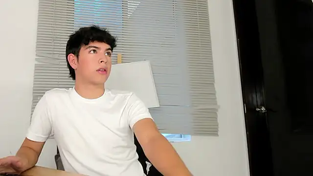 Snapshot of Blum_icee chatting on 04/05/26, 07:11 Blum icee online show from 04/05/26, 07:11