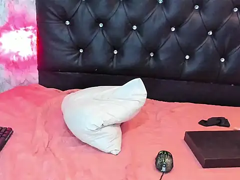 Snapshot of TATIANA_LOPEZ19 chatting on 01/21/25, 08:08 TATIANA LOPEZ19 online show from 01/21/25, 08:08