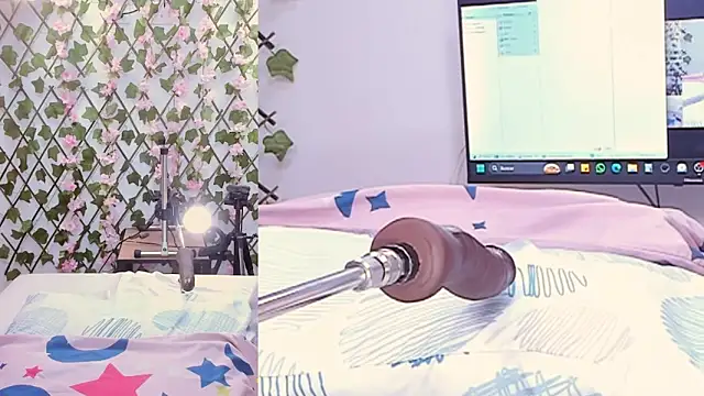 Snapshot of Aleska_James chatting on 10/07/25, 12:35 Aleska James online show from 10/07/25, 12:35