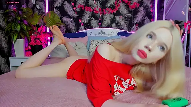 Snapshot of Lollita_Lewis chatting on 12/19/25, 07:43 Lollita Lewis online show from 12/19/25, 07:43