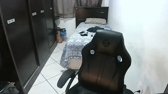 Snapshot of Brian_Aries chatting on 02/14/26, 03:25 Brian Aries online show from 02/14/26, 03:25