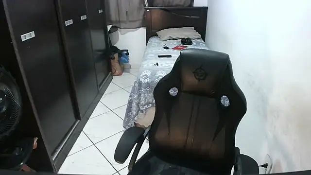 Snapshot of Brian_Aries chatting on 04/08/26, 04:12 Brian Aries online show from 04/08/26, 04:12