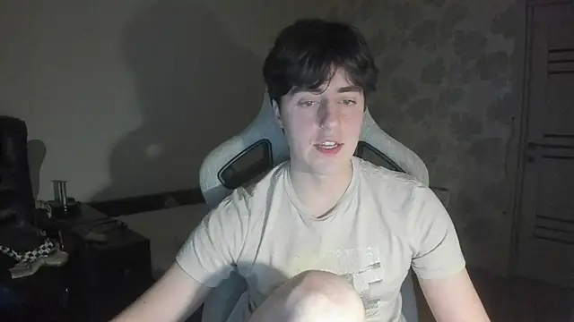 Snapshot of Knuckles17 chatting on 04/07/26, 06:19 Knuckles17 online show from 04/07/26, 06:19