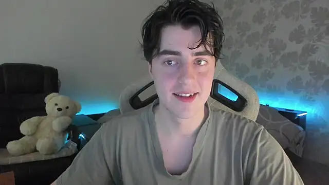 Snapshot of Knuckles17 chatting on 06/24/26, 03:49 Knuckles17 online show from 06/24/26, 03:49