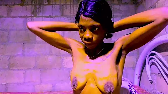 Snapshot of nzanizy chatting on 11/28/25, 09:17 nzanizy online show from 11/28/25, 09:17