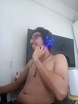 Snapshot of Mateusoliver7 chatting on 03/31/26, 07:47 Mateusoliver7 online show from 03/31/26, 07:47