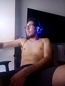 Snapshot of Mateusoliver7 chatting on 04/08/26, 12:21 Mateusoliver7 online show from 04/08/26, 12:21