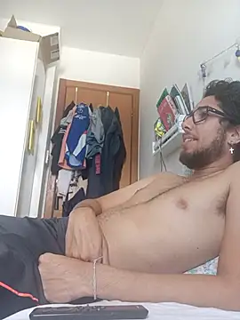 Snapshot of Mateusoliver7 chatting on 04/21/26, 03:50 Mateusoliver7 online show from 04/21/26, 03:50