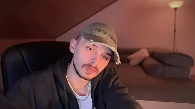 naked psy online show from 02/04/25, 03:33