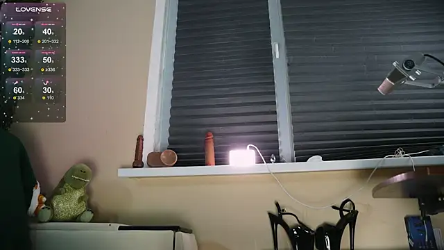 Snapshot of BlueCherryy chatting on 12/20/24, 06:02 BlueCherryy online show from 12/20/24, 06:02