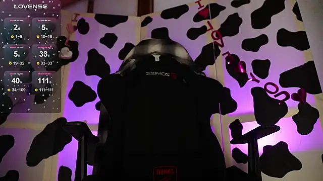 Snapshot of BlueCherryy chatting on 02/09/25, 02:18 BlueCherryy online show from 02/09/25, 02:18