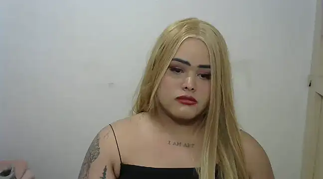 Snapshot of antonellasex1998 chatting on 02/15/25, 08:22 antonellasex1998 online show from 02/15/25, 08:22