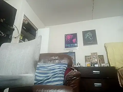 Snapshot of ColdVisitor chatting on 09/20/25, 10:05 ColdVisitor online show from 09/20/25, 10:05