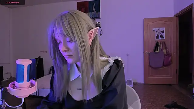 Snapshot of cyber_whore_ chatting on 11/11/25, 04:29 cyber whore online show from 11/11/25, 04:29