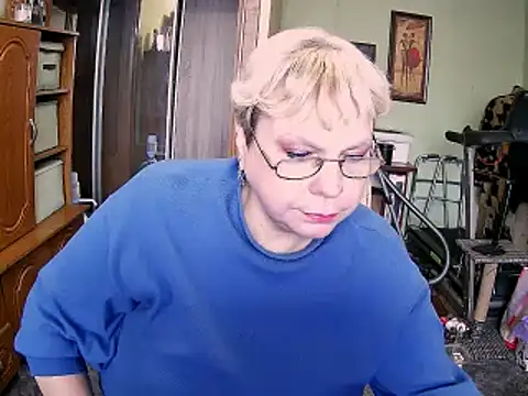 LOLA8888 online show from 11/17/25, 12:00