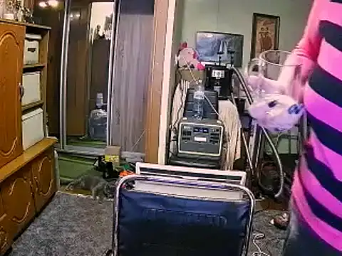 LOLA8888 online show from 12/04/25, 12:03