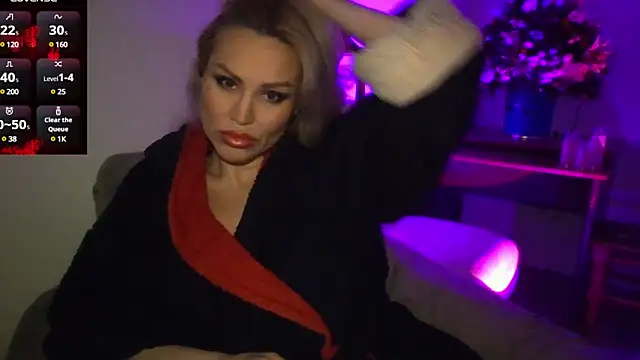 Snapshot of Radmila_Queen_ chatting on 12/10/24, 03:44 Radmila Queen online show from 12/10/24, 03:44