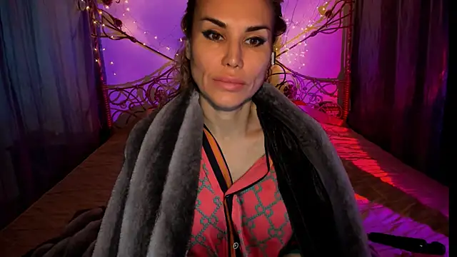 Snapshot of Radmila_Queen_ chatting on 11/27/25, 10:39 Radmila Queen online show from 11/27/25, 10:39