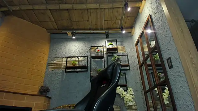 Snapshot of alexgiraldo_ chatting on 01/12/25, 06:05 alexgiraldo online show from 01/12/25, 06:05