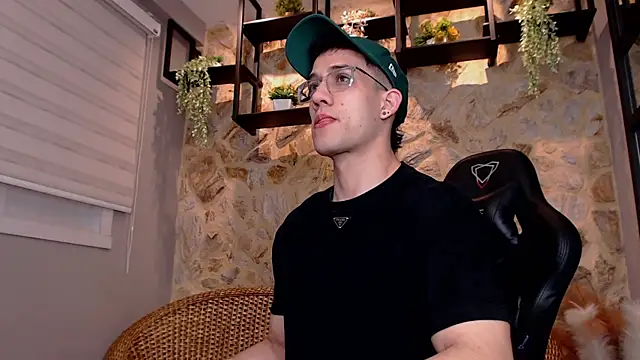 Snapshot of alexgiraldo_ chatting on 01/15/25, 11:21 alexgiraldo online show from 01/15/25, 11:21