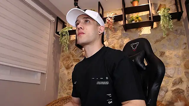 Snapshot of alexgiraldo_ chatting on 01/18/25, 11:11 alexgiraldo online show from 01/18/25, 11:11